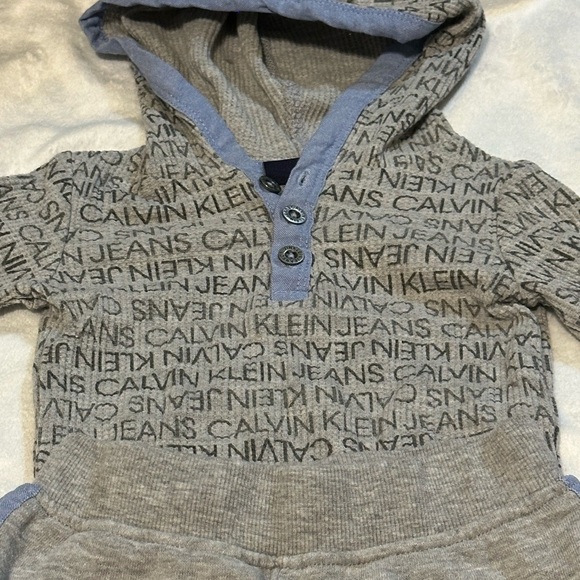 Calvin Klein Baby Boys 2-PC Thermal Bodysuit & Fleece Jogger Pant Set Size 3/6M - Picture 2 of 9